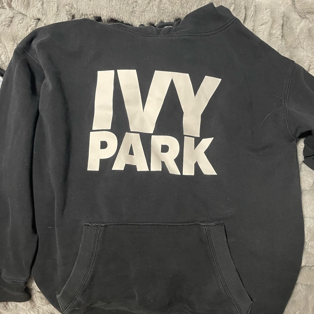 IVY PARK SWEATSHIRT